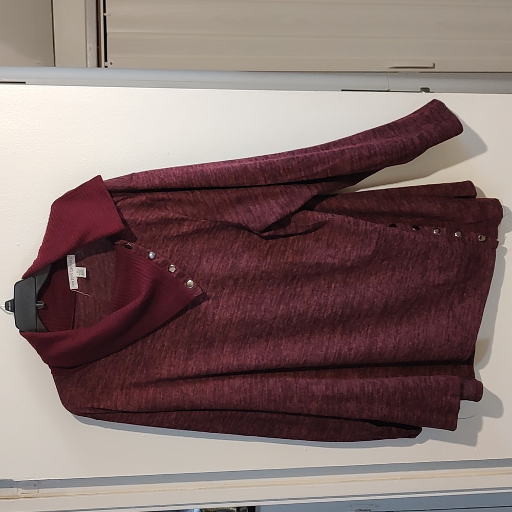 Ladies New York laundry Burgundy Top With Button Accents Size 3X